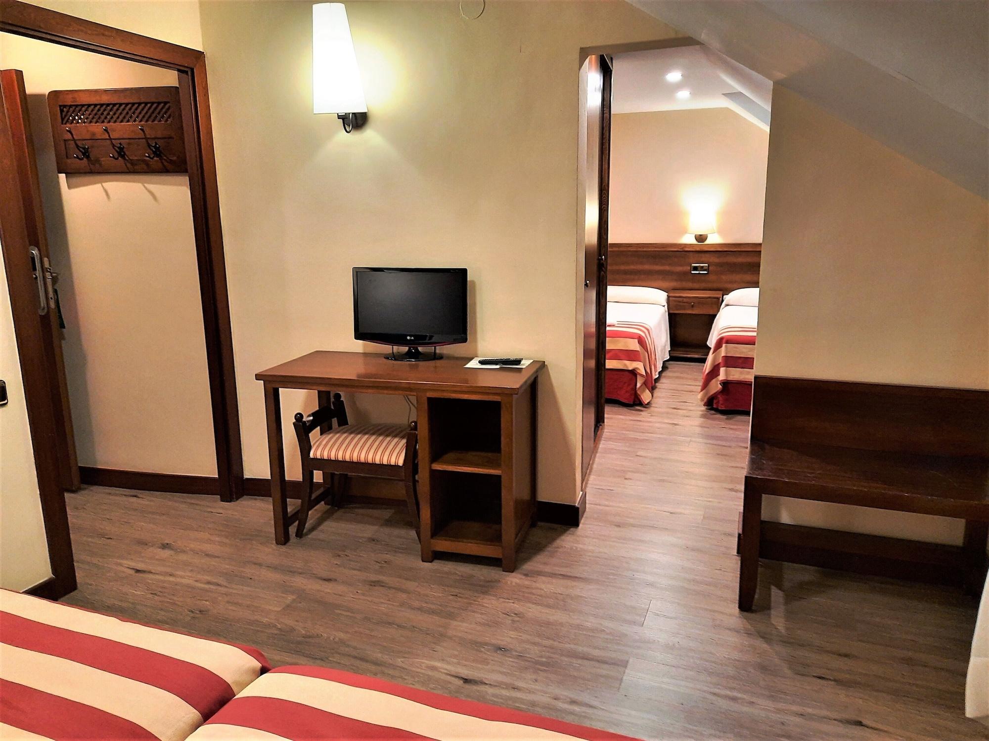 Hotel Urogallo Vielha Ngoại thất bức ảnh