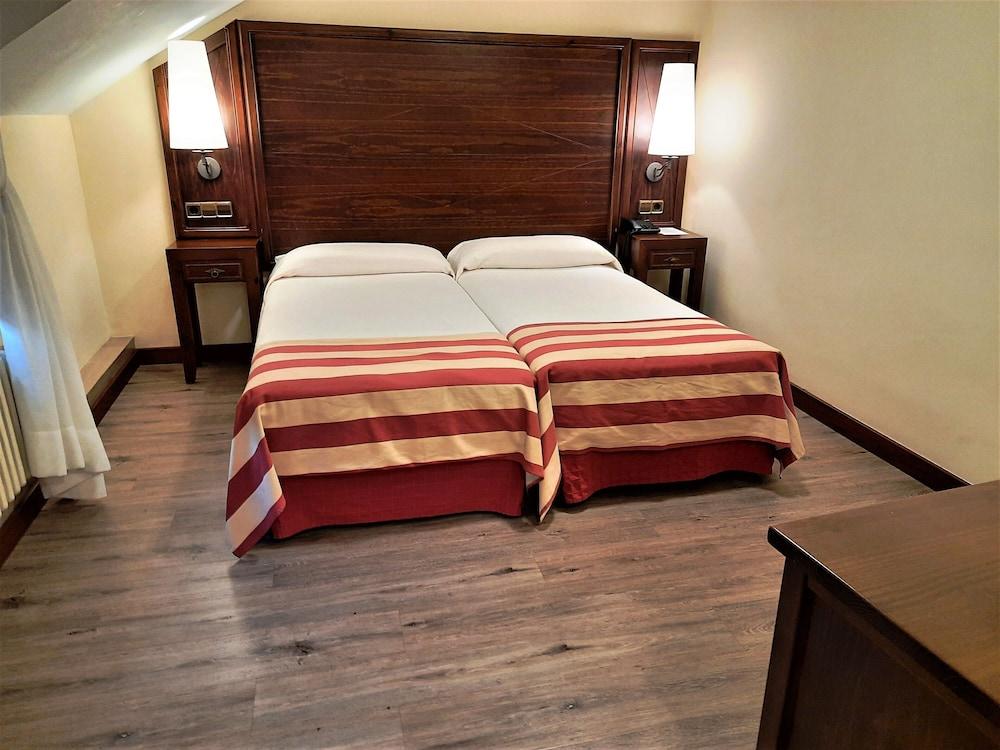 Hotel Urogallo Vielha Ngoại thất bức ảnh