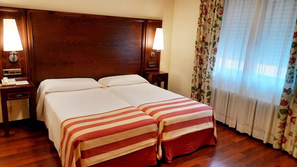 Hotel Urogallo Vielha Ngoại thất bức ảnh
