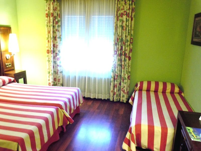 Hotel Urogallo Vielha Ngoại thất bức ảnh