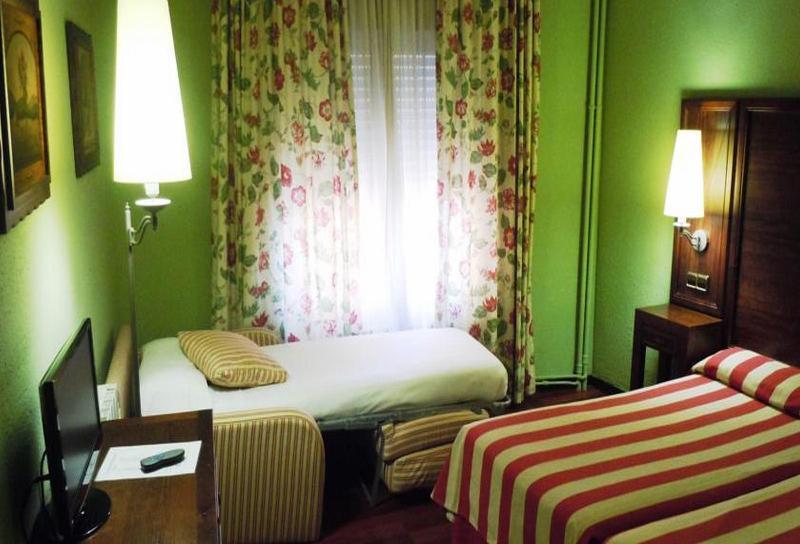 Hotel Urogallo Vielha Ngoại thất bức ảnh